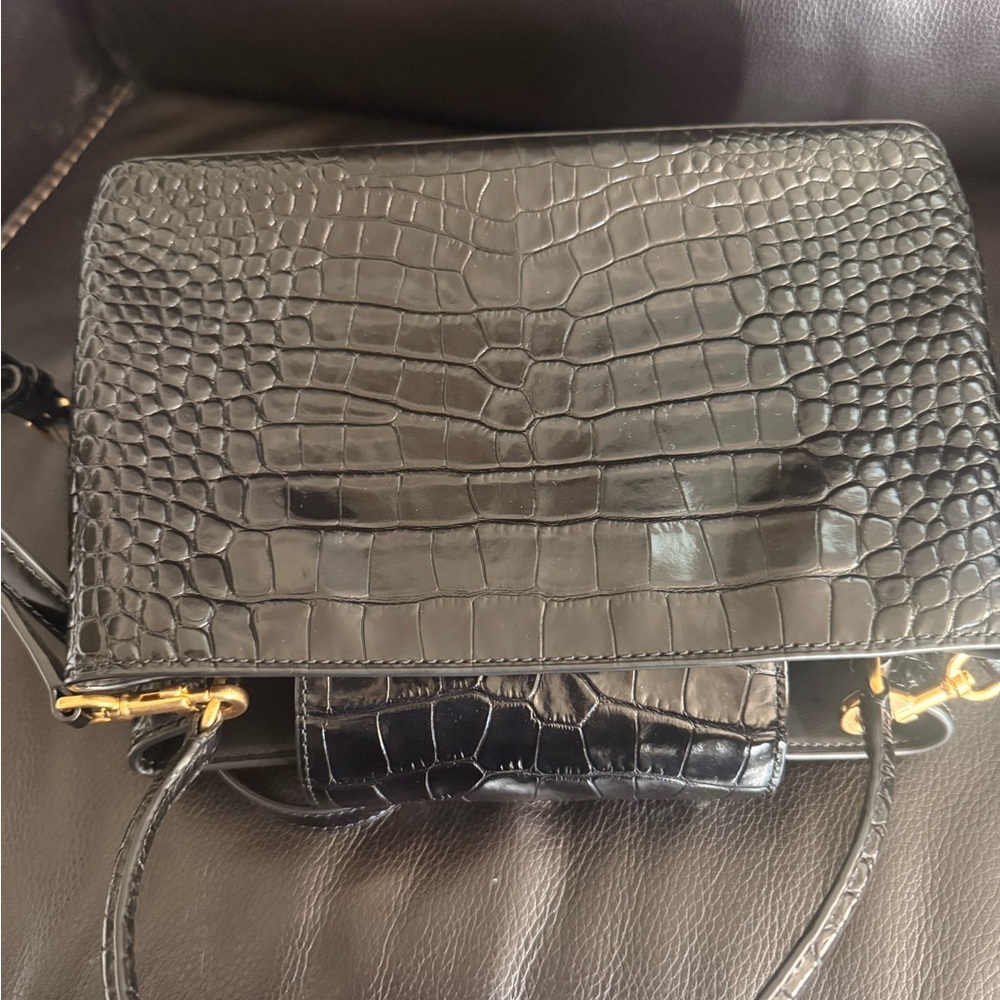 Elegant Black Crocodile-Embossed Handbag - Picture 13 of 15